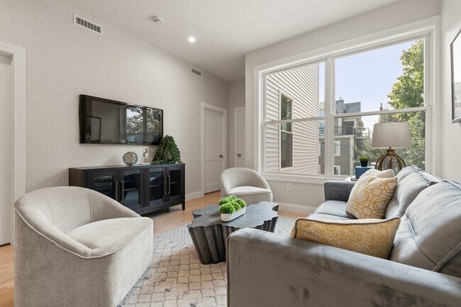 Building Photo - 587 E Broadway