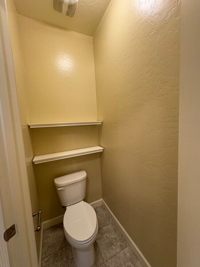 Building Photo - SE Visalia home Coming Soon!!