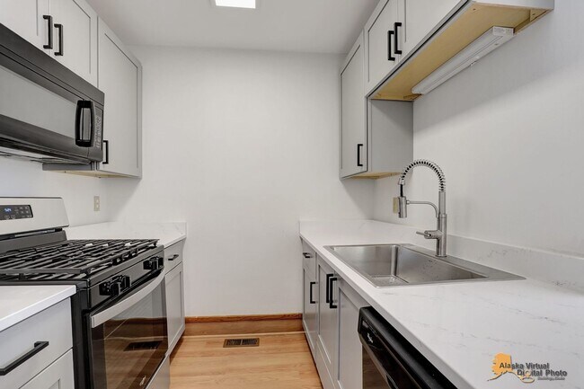 Building Photo - 2606 W 30th Ave