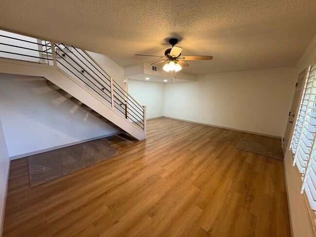 Building Photo - NewB SAC T 7558