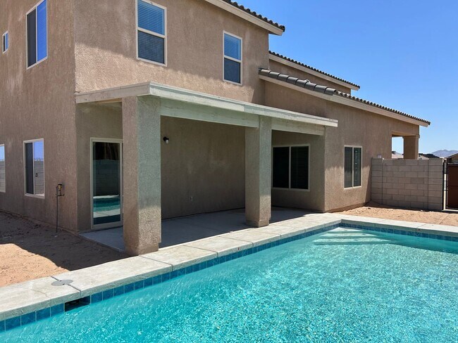 Building Photo - SAGUARO POOL HOME!