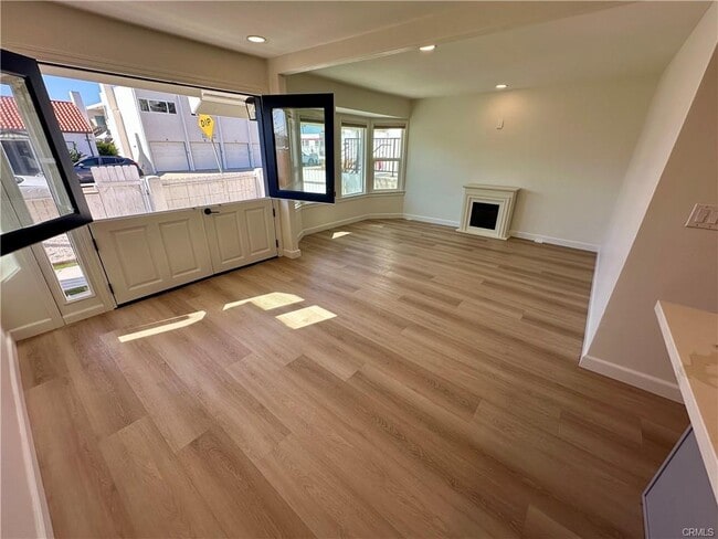 Building Photo - 934 Manhattan Ave