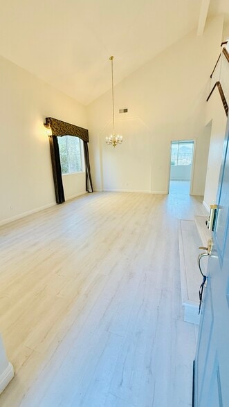 Building Photo - 737 Helmsdale Rd