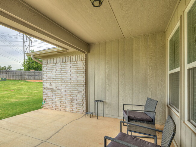 Building Photo - Modern Home on Large Lot!