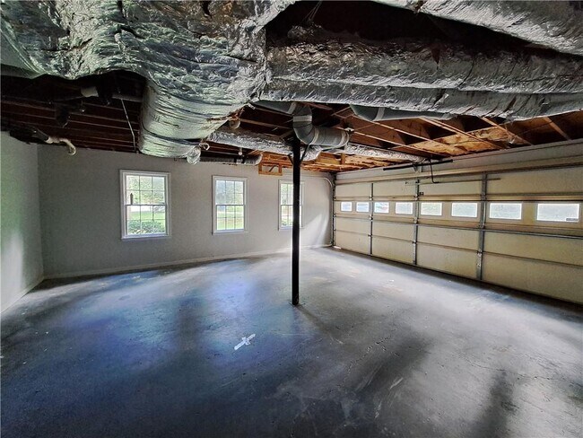 Building Photo - 844 Chandler Dr SW