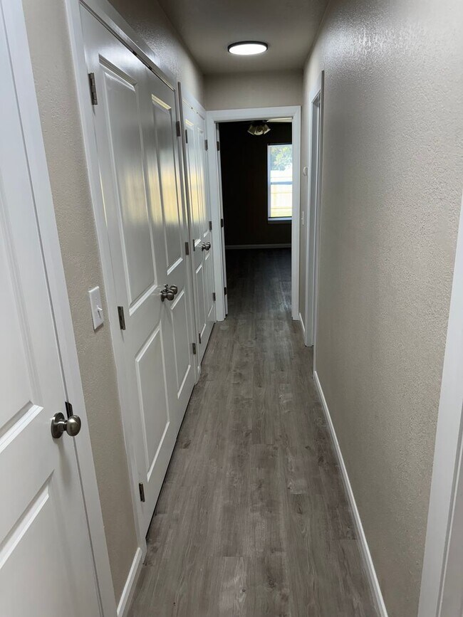Building Photo - Fully Renovated 3 Bedroom Duplex in the he...