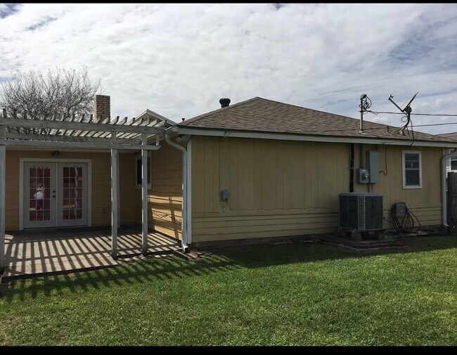 Building Photo - 3110 Kleinmann Ave