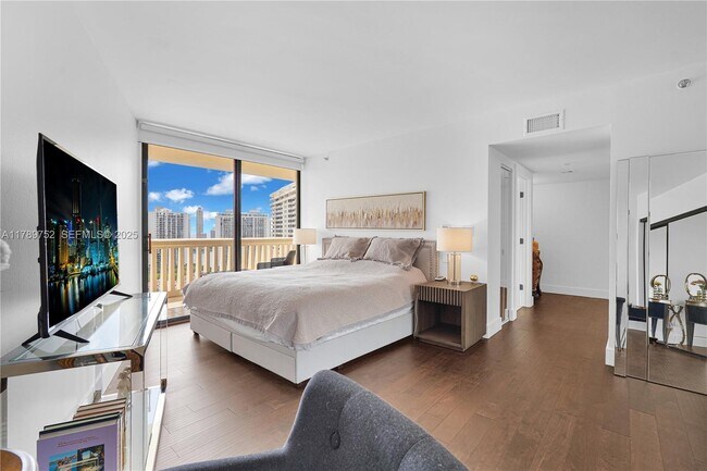 Building Photo - 1000 E Island Blvd