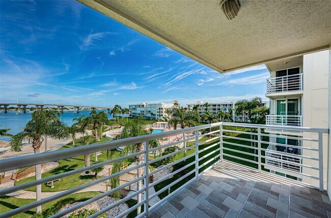 Building Photo - 6081 Bahia Del Mar Cir N