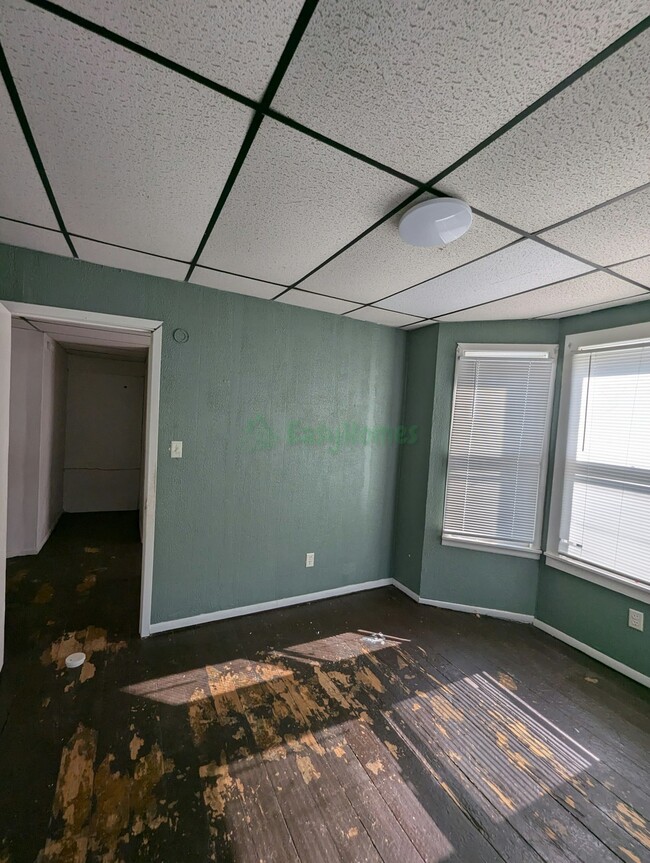 Building Photo - 831 W Russell St