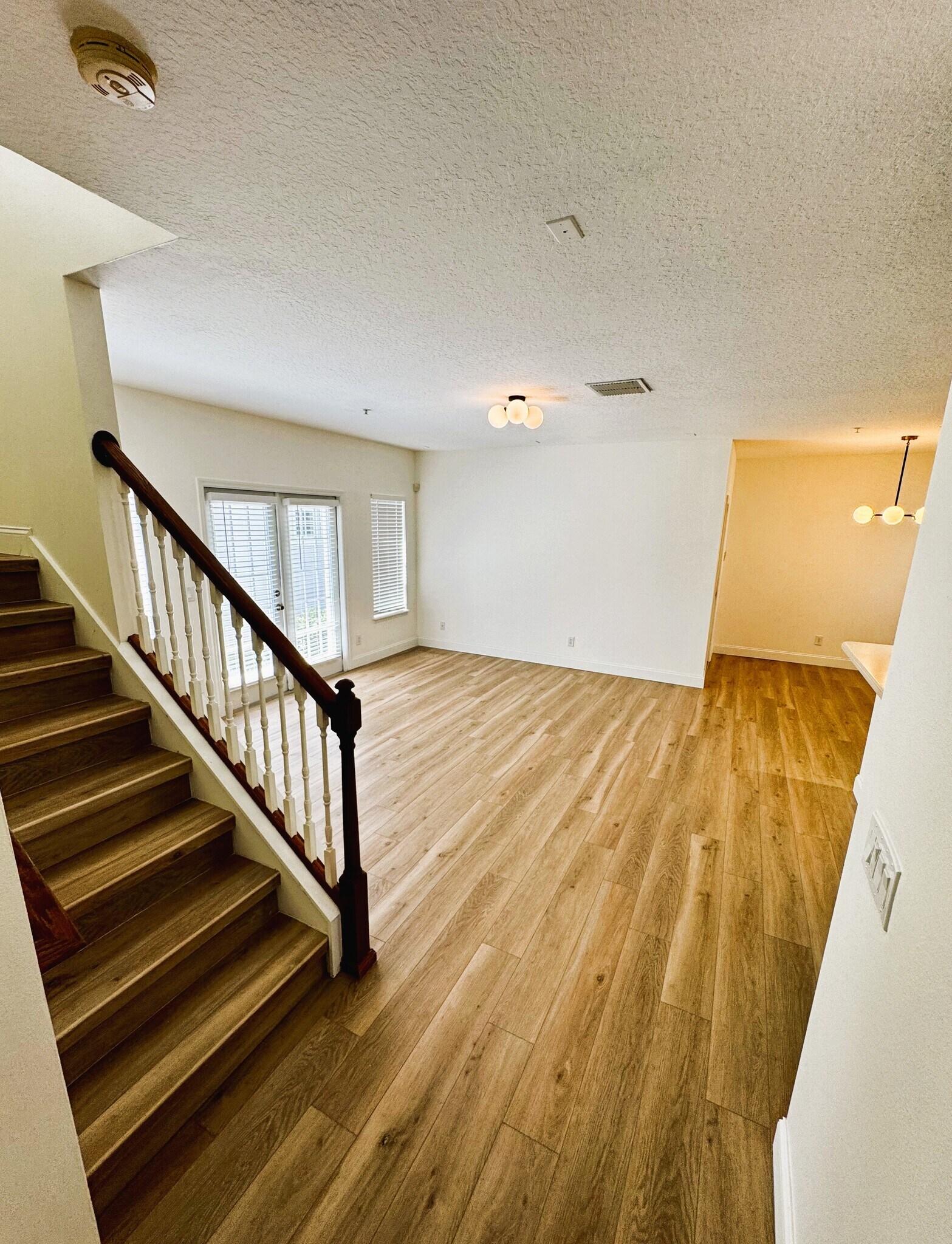 Family Room - 1542 Almond Avenue
