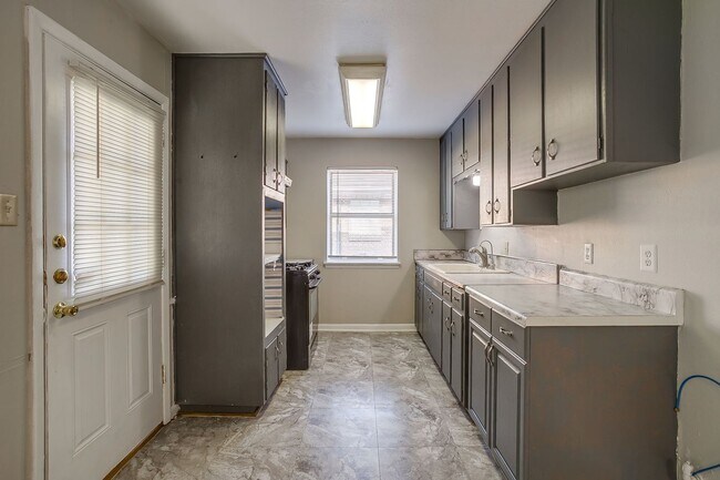 Building Photo - Great 4 Bed, 2 Bath Rental Available for New Tenants- 76134