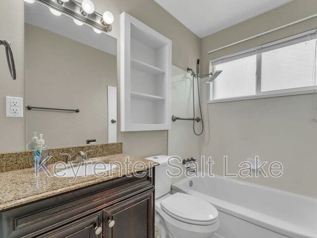 Building Photo - 965 MacFarland Dr
