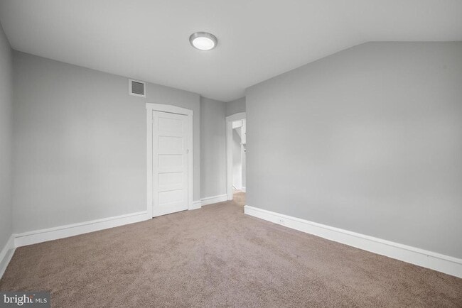 Building Photo - 28 E Holly Ave