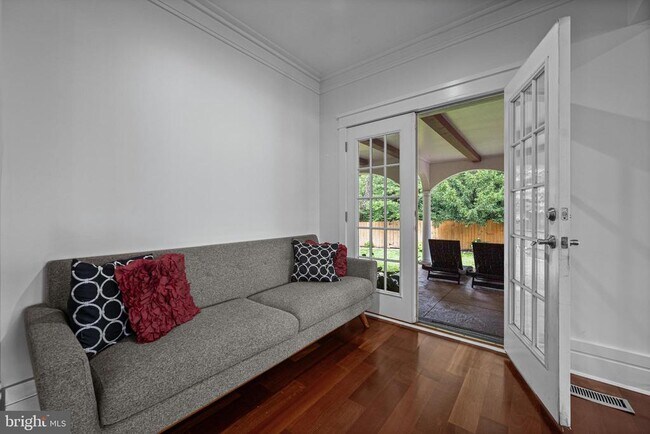 Building Photo - 9715 Singleton Dr