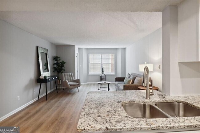 Building Photo - 1018 Chastain Park Ct NE