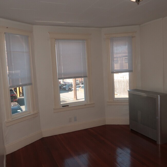 Building Photo - 2 Meader Rd