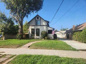 Building Photo - 3 bedrooms 2 bathrooms Downtown Riverside ...