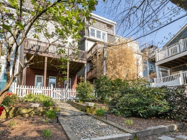 Building Photo - 45 Old Harbor St