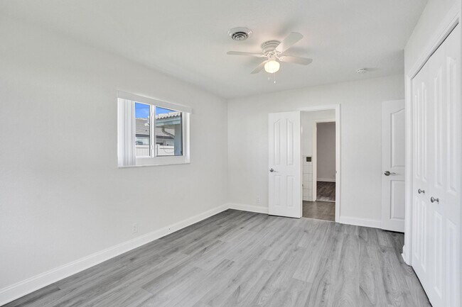 Building Photo - 4755 NE 23rd Ave