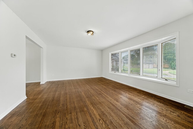 Building Photo - 554 E 168th Pl