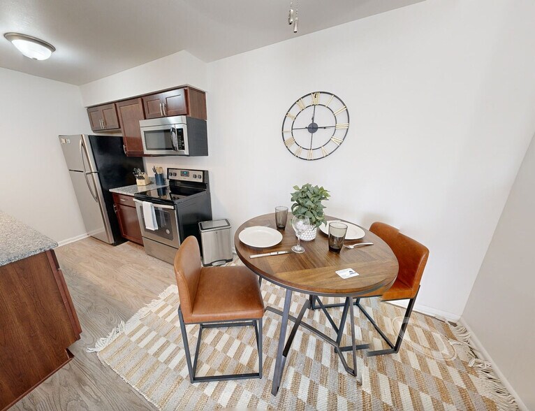 Building Photo - 517 E Division St