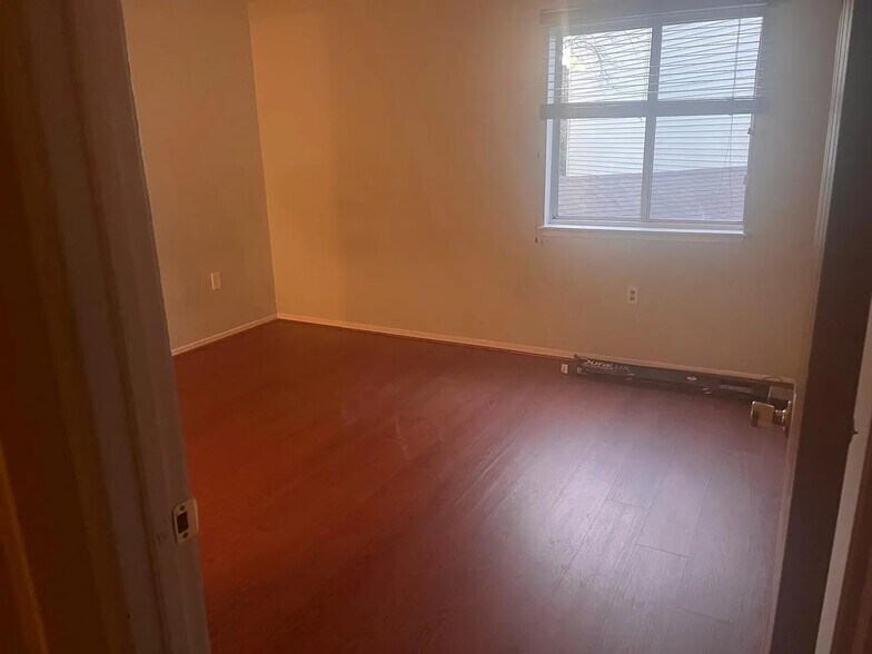 Building Photo - 13102 Wonderland Way