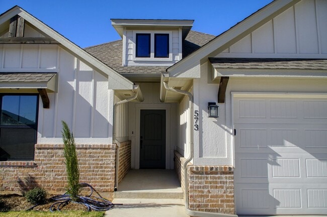 Building Photo - Brand New Home In Washington!