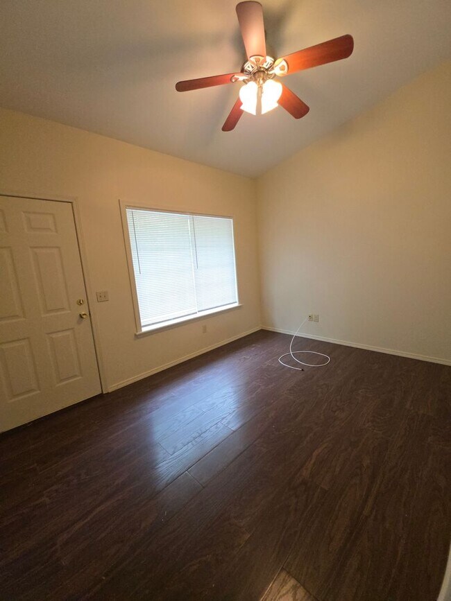 Building Photo - 2635-2635 W C St