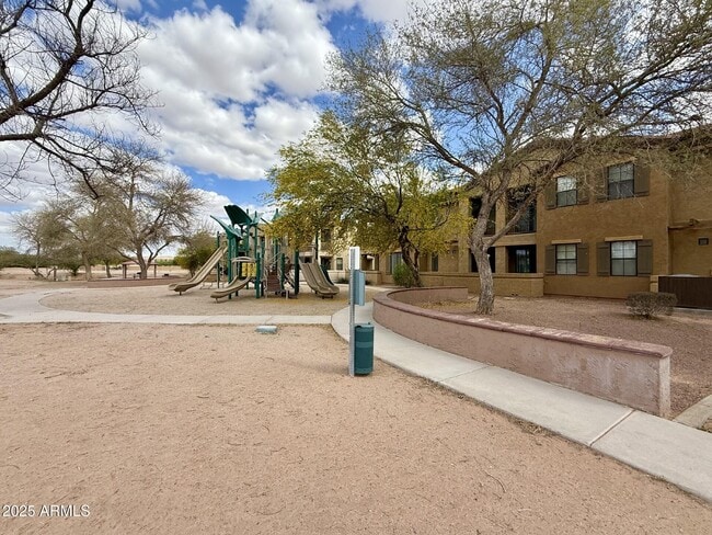 Building Photo - 1456 E 9th St