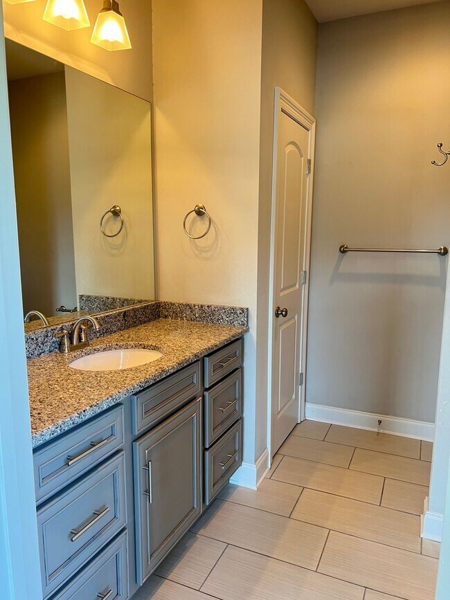 Building Photo - August 2026 - July 2027!!  3 BR 3 BA townhome 1 mile from UA campus