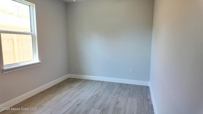 Building Photo - 414 Grove Ln