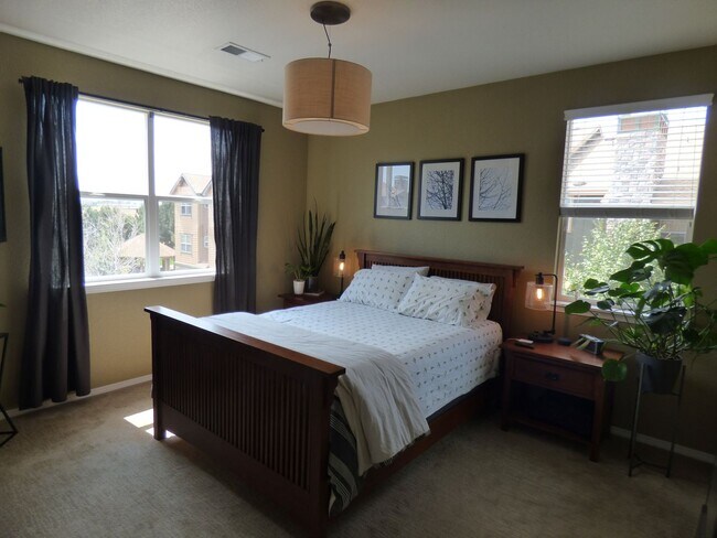 Building Photo - 15470 Canyon Rim Dr