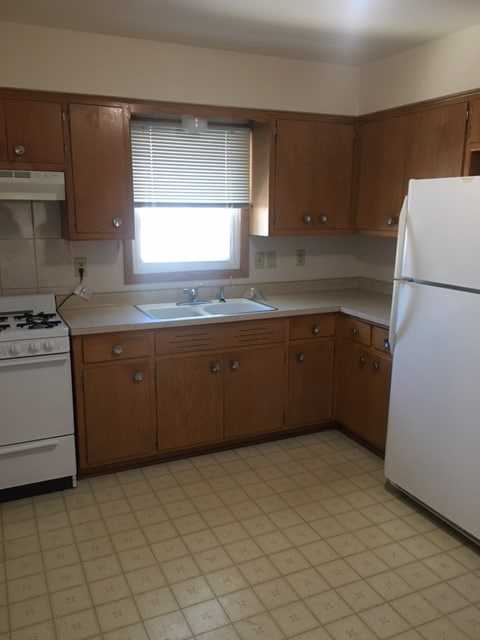 Kitchen - 6907 W Arthur Ave