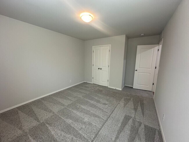 Building Photo - New - 4 bedroom in Bixby - Gated Community with SWIMMING POOL