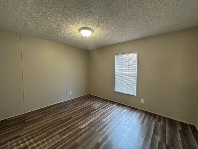 Building Photo - 114 Deer Rd