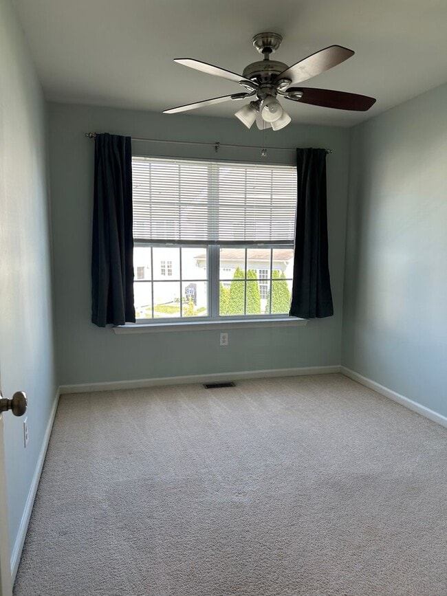 Building Photo - 941 Lansdowne Rd