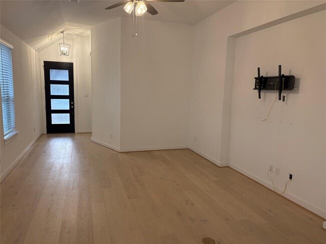 Building Photo - 200 Dycus Bnd