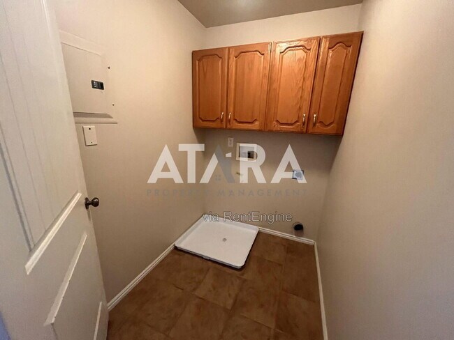 Building Photo - 754 Stonne Ln