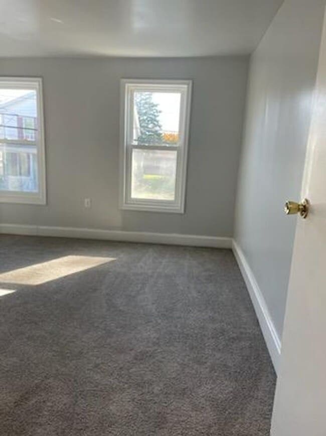 Building Photo - Charming & Updated 3-Bedroom Duplex with Modern Finishes in Hagerstown – Move-In Ready!