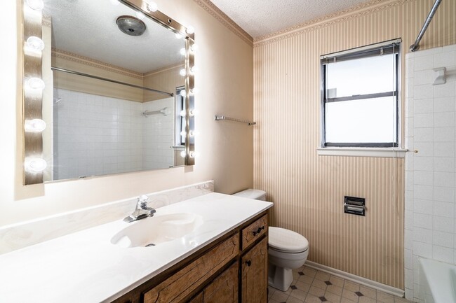 Building Photo - 4721 W Dengar Ave