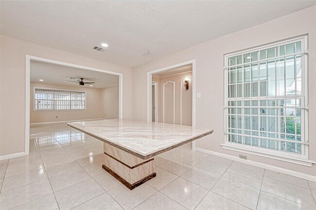 Building Photo - 11503 High Star Dr