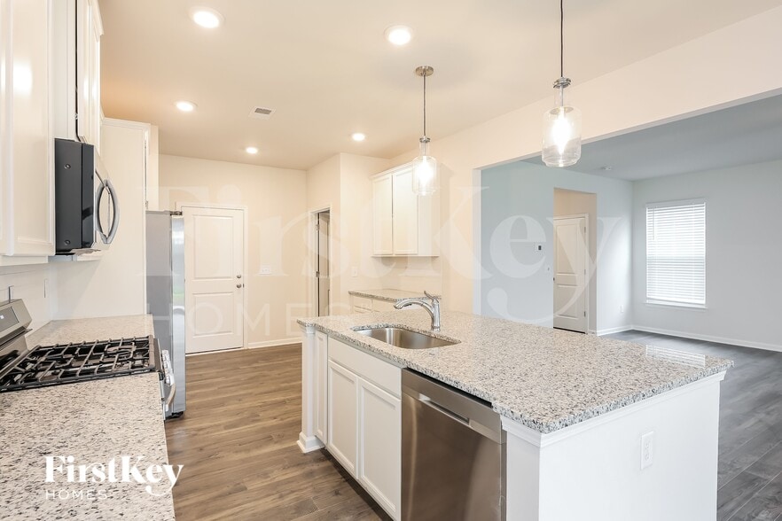 Building Photo - 116 Wild Lily Dr