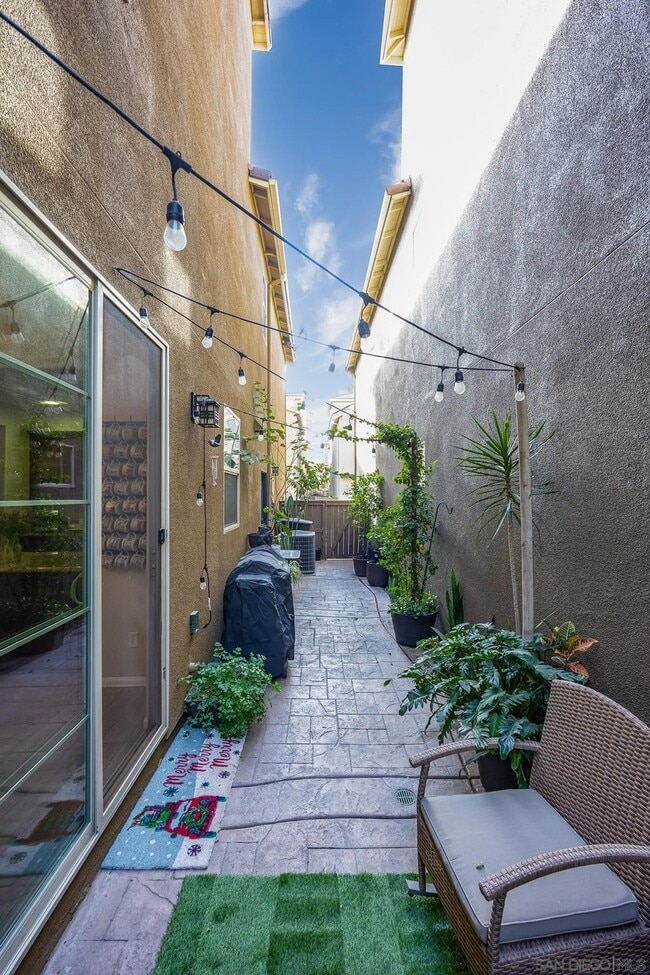Building Photo - 1813 Cyan Ln