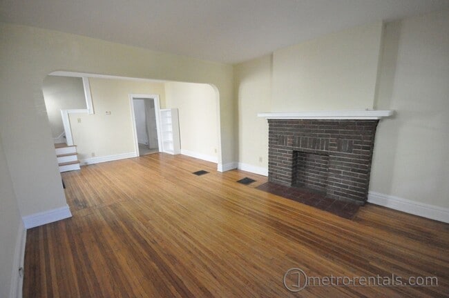 Primary Photo - 2682-2684 Hibbert Avenue