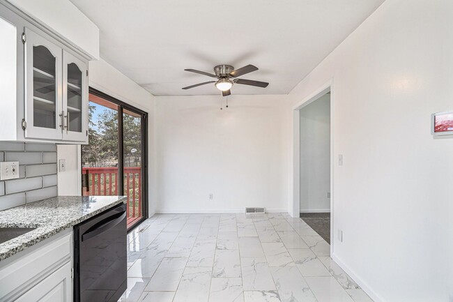 Building Photo - Beautiful 4 Bedroom and 2 Bathroom House in Independence