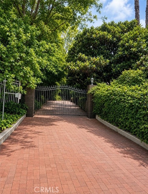 Building Photo - 18048 Karen Dr