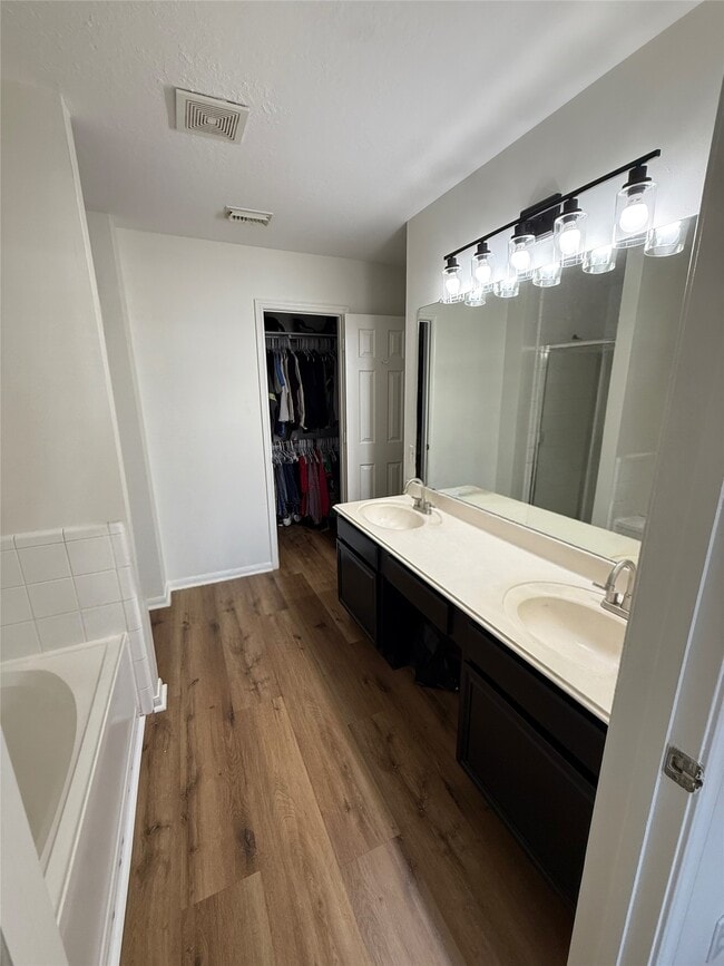 Building Photo - 9204 Tejas Ct