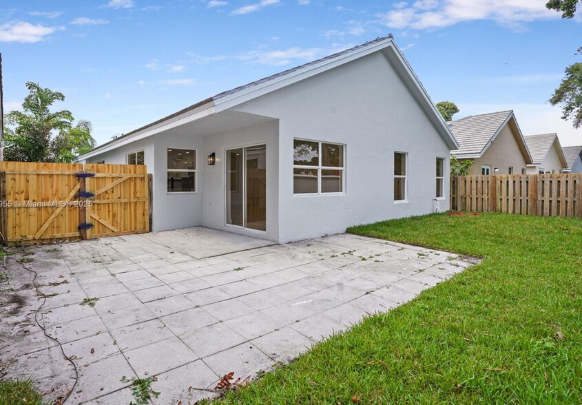 Building Photo - 9354 Arborwood Cir