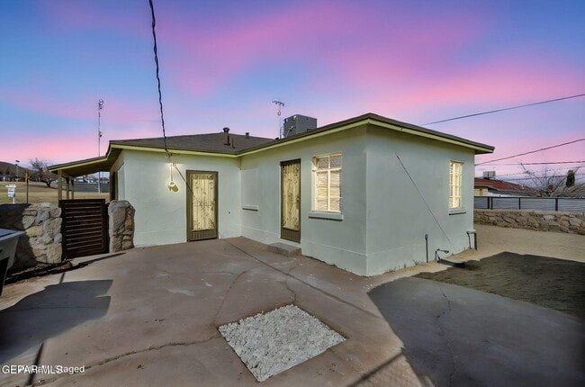 Building Photo - 3100 McKinley Ave